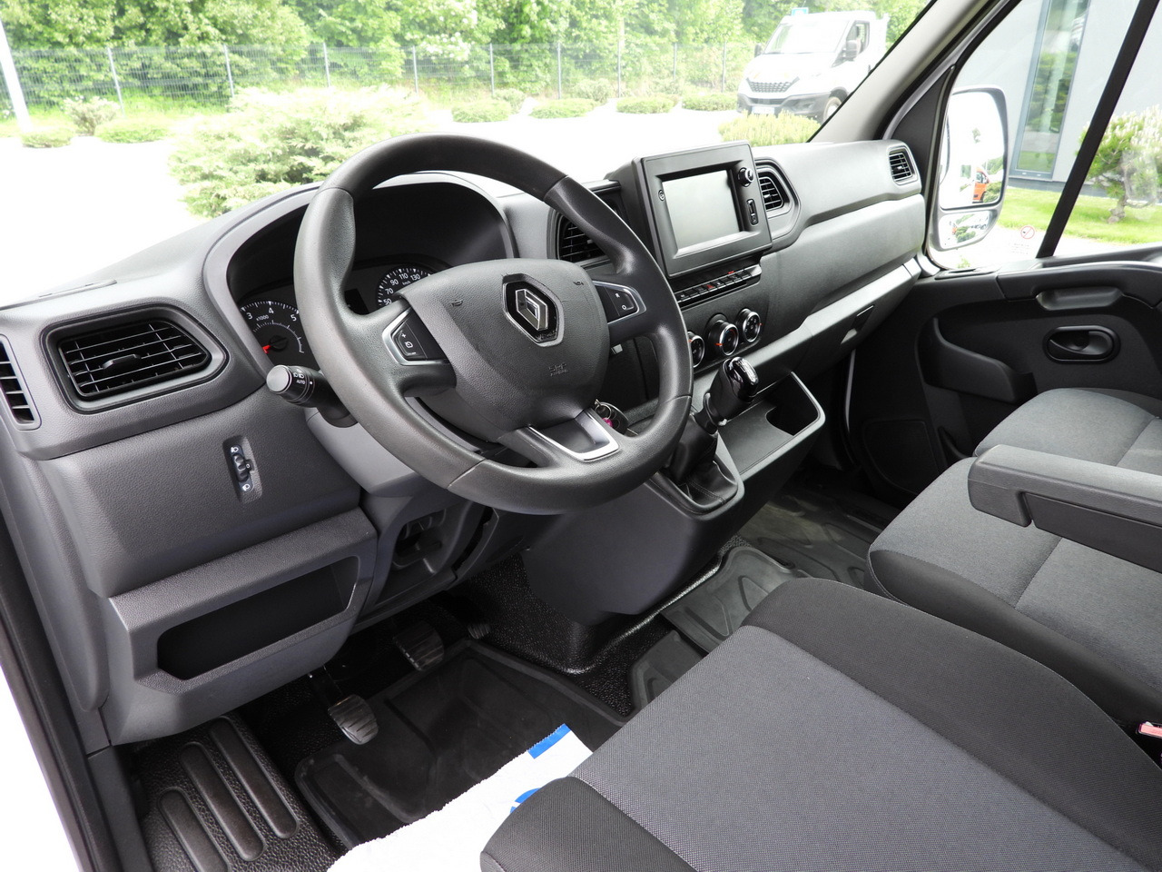 RENAULT MASTER BOX DELIVERY VAN 7 SEATS CRUISE CONTROL NAVIGATION LED LIGHTS AIR CONDITIONING 140HP - Gesloten bestelwagen: afbeelding 2 RENAULT MASTER BOX DELIVERY VAN 7 SEATS CRUISE CONTROL NAVIGATION LED LIGHTS AIR CONDITIONING 140HP - Gesloten bestelwagen: afbeelding 2