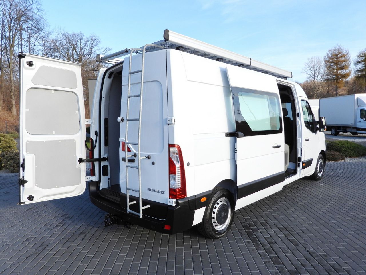 RENAULT MASTER BOX DELIVERY VAN 7 SEATS CRUISE CONTROL NAVIGATION LED LIGHTS AIR CONDITIONING 180HP - Gesloten bestelwagen: afbeelding 3 RENAULT MASTER BOX DELIVERY VAN 7 SEATS CRUISE CONTROL NAVIGATION LED LIGHTS AIR CONDITIONING 180HP - Gesloten bestelwagen: afbeelding 3