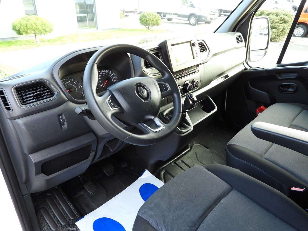 RENAULT MASTER BOX DELIVERY VAN 7 SEATS CRUISE CONTROL NAVIGATION LED LIGHTS AIR CONDITIONING 180HP - Gesloten bestelwagen: afbeelding 2 RENAULT MASTER BOX DELIVERY VAN 7 SEATS CRUISE CONTROL NAVIGATION LED LIGHTS AIR CONDITIONING 180HP - Gesloten bestelwagen: afbeelding 2