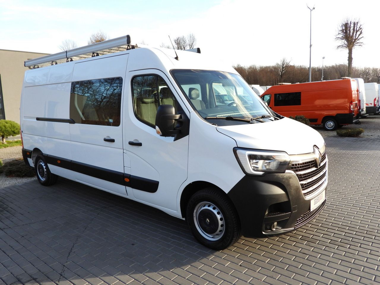 RENAULT MASTER BOX DELIVERY VAN 7 SEATS CRUISE CONTROL NAVIGATION LED LIGHTS AIR CONDITIONING 180HP - Gesloten bestelwagen: afbeelding 4 RENAULT MASTER BOX DELIVERY VAN 7 SEATS CRUISE CONTROL NAVIGATION LED LIGHTS AIR CONDITIONING 180HP - Gesloten bestelwagen: afbeelding 4