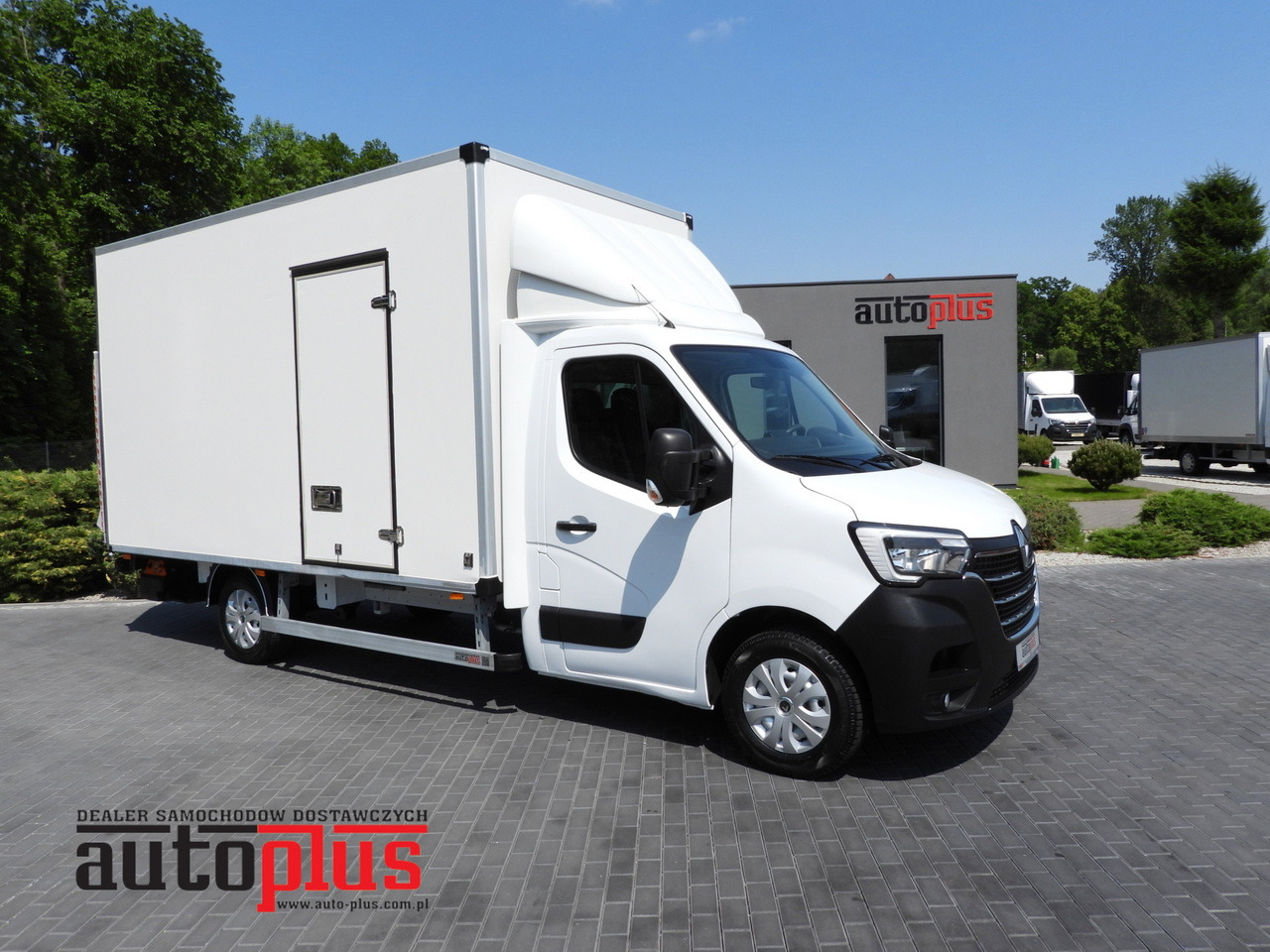 RENAULT MASTER BOX LIFT 8 PALLETS CRUISE CONTROL LED LIGHTS AIR CONDITIONING 165HP - Bestelwagen gesloten laadbak: afbeelding 1 RENAULT MASTER BOX LIFT 8 PALLETS CRUISE CONTROL LED LIGHTS AIR CONDITIONING 165HP - Bestelwagen gesloten laadbak: afbeelding 1