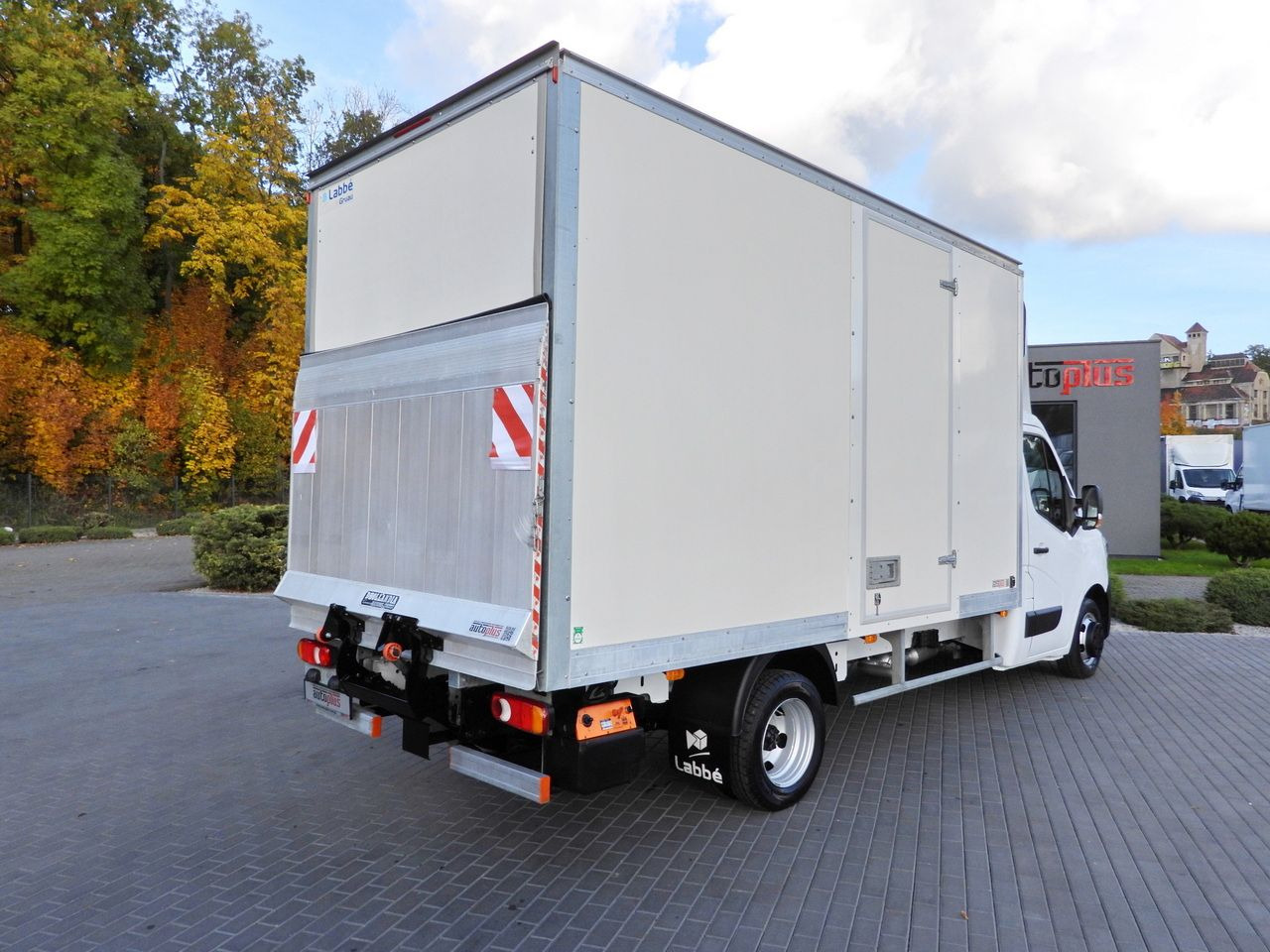 RENAULT MASTER BOX LIFT 8 PALLETS CRUISE CONTROL LED LIGHTS TWIN WHEELS AIR CONDITIONING 145HP - Bestelwagen gesloten laadbak: afbeelding 3 RENAULT MASTER BOX LIFT 8 PALLETS CRUISE CONTROL LED LIGHTS TWIN WHEELS AIR CONDITIONING 145HP - Bestelwagen gesloten laadbak: afbeelding 3