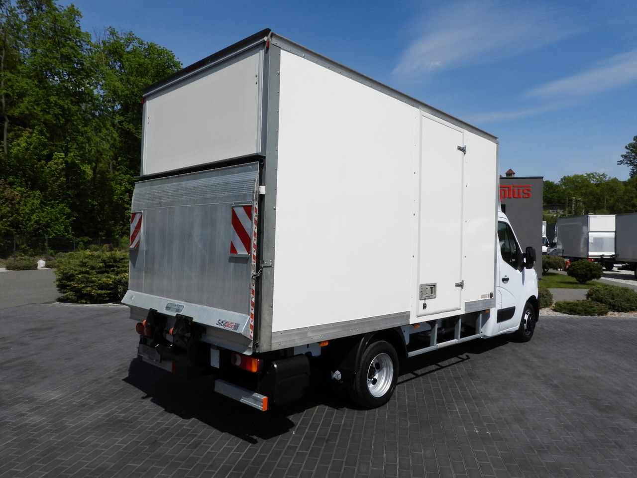 RENAULT MASTER BOX LIFT 8 PALLETS CRUISE CONTROL NAVIGATION LED LIGHTS TWIN WHEELS AIR CONDITIONING 145HP - Bestelwagen gesloten laadbak: afbeelding 3 RENAULT MASTER BOX LIFT 8 PALLETS CRUISE CONTROL NAVIGATION LED LIGHTS TWIN WHEELS AIR CONDITIONING 145HP - Bestelwagen gesloten laadbak: afbeelding 3