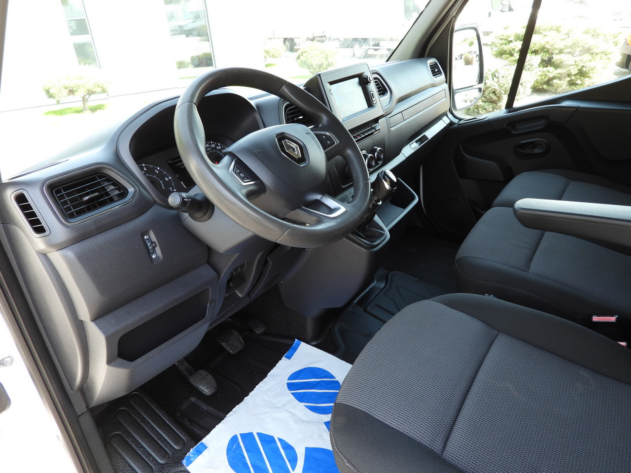 RENAULT MASTER  BOX LIFT 8 PALLETS CRUISE CONTROL NAVIGATION LED LIGHTS TWIN WHEELS AIR CONDITIONING  145HP - Koelwagen: afbeelding 2 RENAULT MASTER  BOX LIFT 8 PALLETS CRUISE CONTROL NAVIGATION LED LIGHTS TWIN WHEELS AIR CONDITIONING  145HP - Koelwagen: afbeelding 2