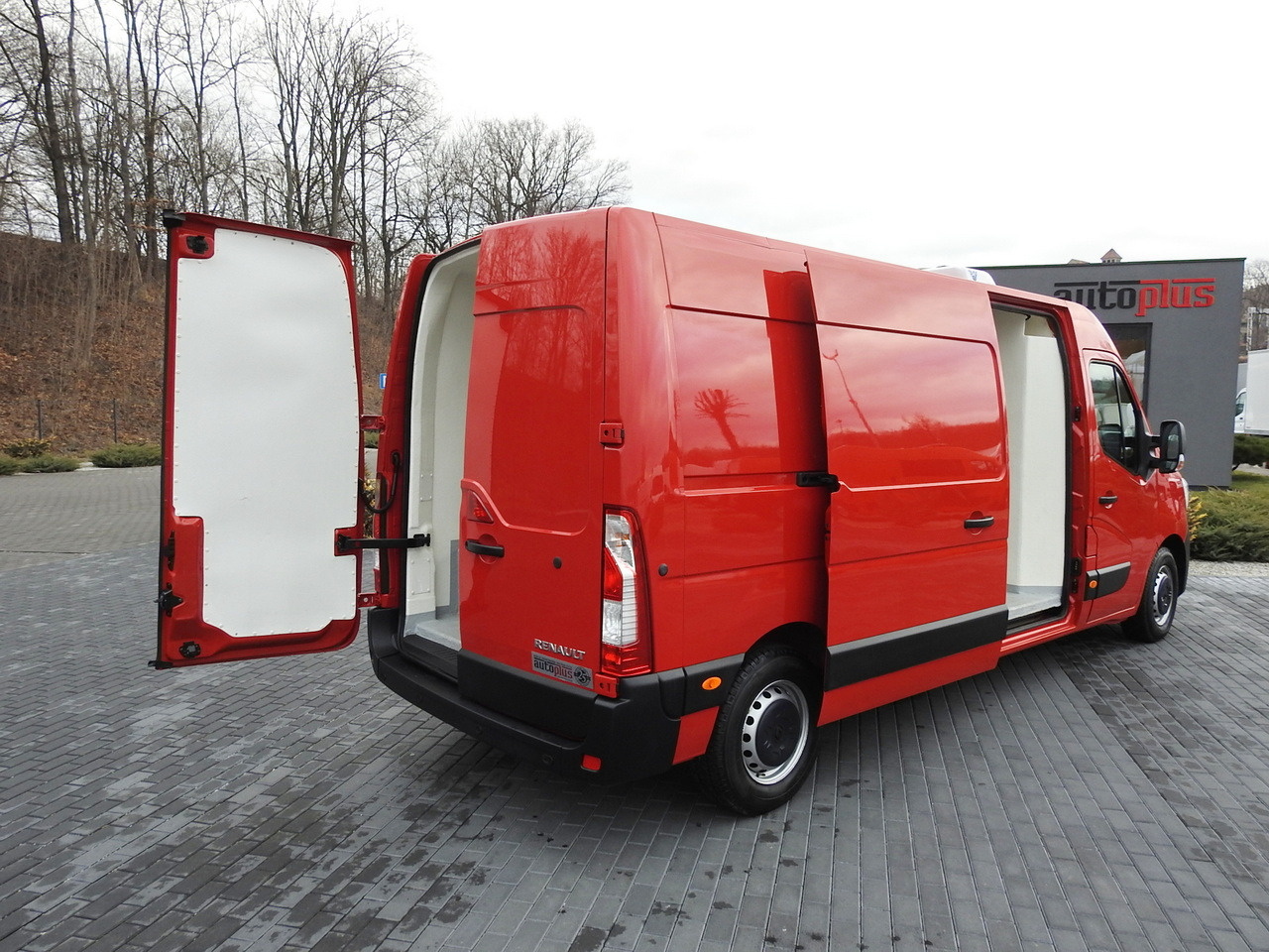 RENAULT MASTER REFRIGERATOR VAN 1*C CRUISE CONTROL AIR CONDITIONING LED LIGHTS 135HP - Koelwagen: afbeelding 3 RENAULT MASTER REFRIGERATOR VAN 1*C CRUISE CONTROL AIR CONDITIONING LED LIGHTS 135HP - Koelwagen: afbeelding 3
