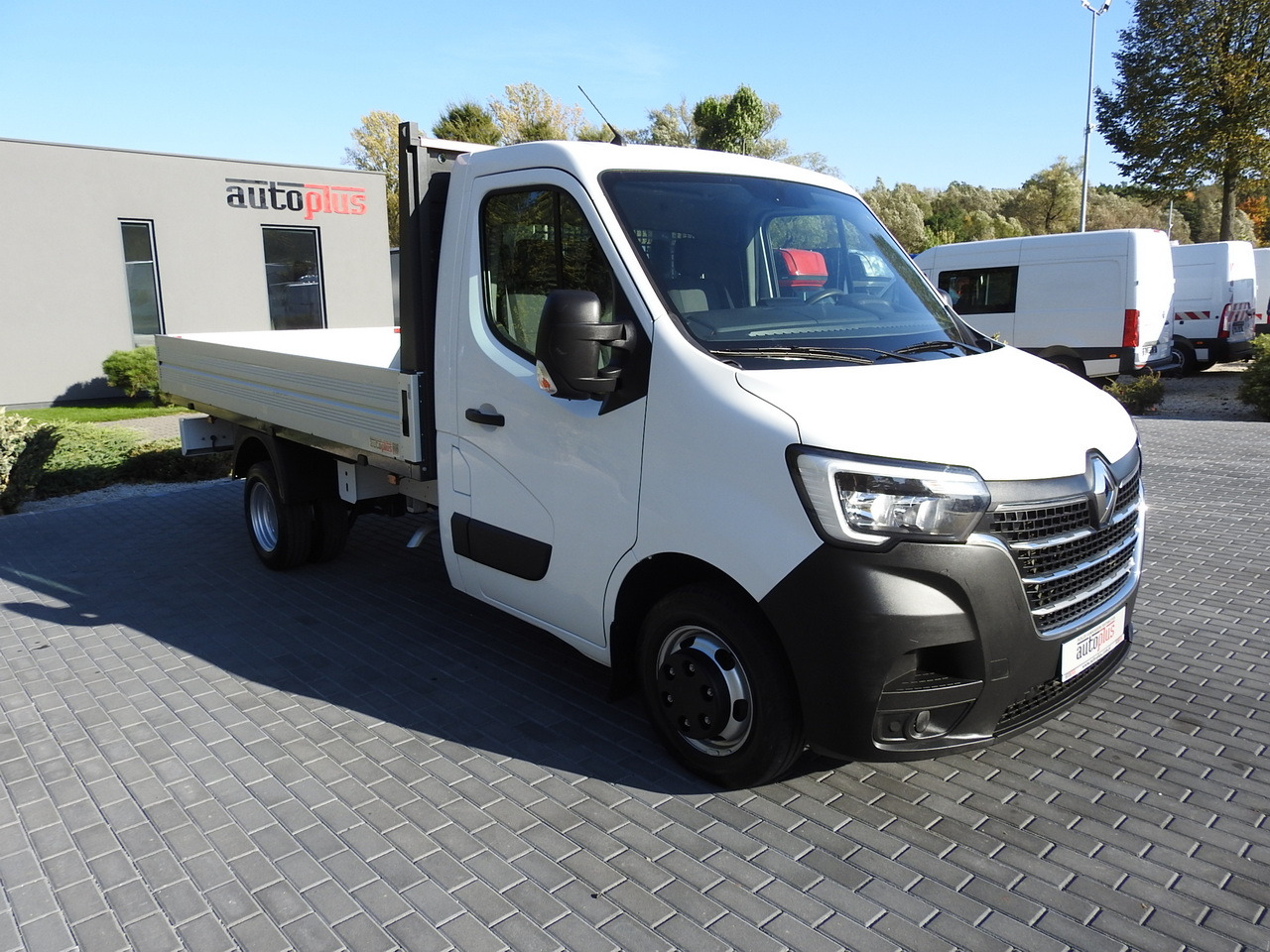 RENAULT MASTER STAKE BODY CRUISE CONTROL AIR CONDITIONING LED LIGHTS TWIN WHEELS 130HP - Bestelwagen open laadbak: afbeelding 4 RENAULT MASTER STAKE BODY CRUISE CONTROL AIR CONDITIONING LED LIGHTS TWIN WHEELS 130HP - Bestelwagen open laadbak: afbeelding 4