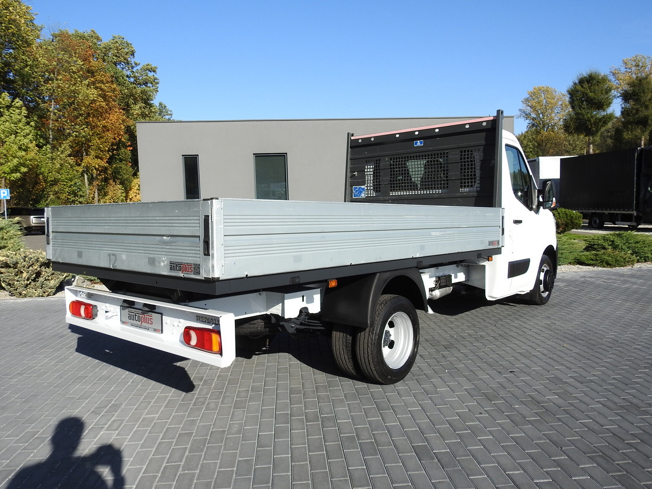 RENAULT MASTER STAKE BODY CRUISE CONTROL AIR CONDITIONING LED LIGHTS TWIN WHEELS 130HP - Bestelwagen open laadbak: afbeelding 3 RENAULT MASTER STAKE BODY CRUISE CONTROL AIR CONDITIONING LED LIGHTS TWIN WHEELS 130HP - Bestelwagen open laadbak: afbeelding 3