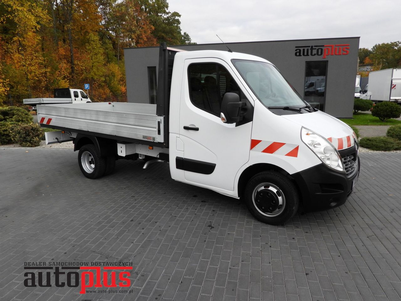 RENAULT MASTER STAKE BODY CRUISE CONTROL NAVIGATION TWIN WHEELS AIR CONDITIONING 130HP - Bestelwagen open laadbak: afbeelding 1 RENAULT MASTER STAKE BODY CRUISE CONTROL NAVIGATION TWIN WHEELS AIR CONDITIONING 130HP - Bestelwagen open laadbak: afbeelding 1