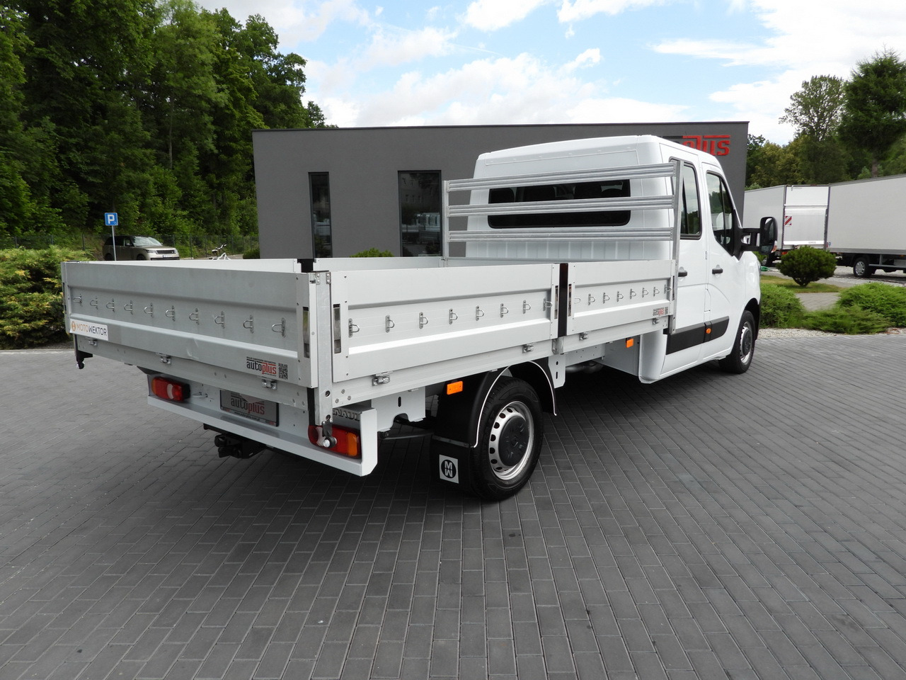 RENAULT MASTER STAKE BODY DOUBLE CABIN DOKA 7 SEATS LED LIGHTS AIR CONDITIONING 145HP - Bestelwagen open laadbak: afbeelding 3 RENAULT MASTER STAKE BODY DOUBLE CABIN DOKA 7 SEATS LED LIGHTS AIR CONDITIONING 145HP - Bestelwagen open laadbak: afbeelding 3