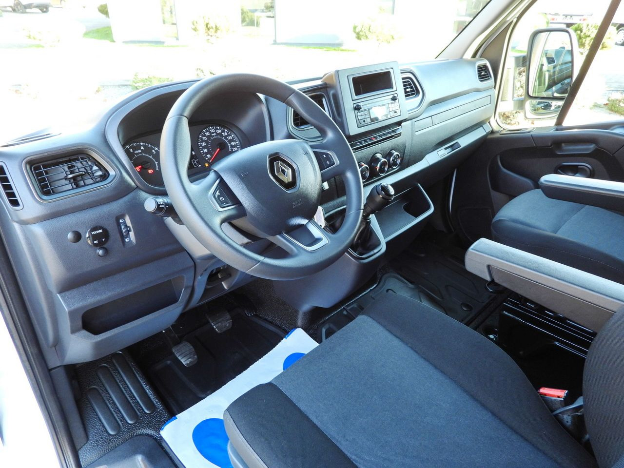 RENAULT MASTER TARPAULIN 8 PALLETS WEBASTO CRUISE CONTROL LED LIGHTS AIR CONDITIONING 165HP - Schuifzeilen bestelwagen: afbeelding 2 RENAULT MASTER TARPAULIN 8 PALLETS WEBASTO CRUISE CONTROL LED LIGHTS AIR CONDITIONING 165HP - Schuifzeilen bestelwagen: afbeelding 2