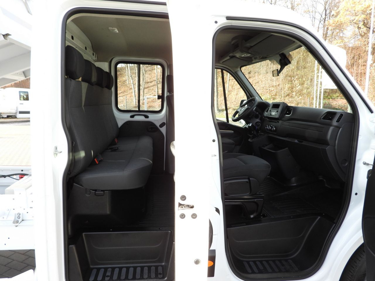 Leasing RENAULT MASTER TIPPER DOUBLE CABIN DOKA 6 SEATS CRUISE CONTROL LED LIGHTS AIR CONDITIONING  145HP RENAULT MASTER TIPPER DOUBLE CABIN DOKA 6 SEATS CRUISE CONTROL LED LIGHTS AIR CONDITIONING  145HP: afbeelding 36