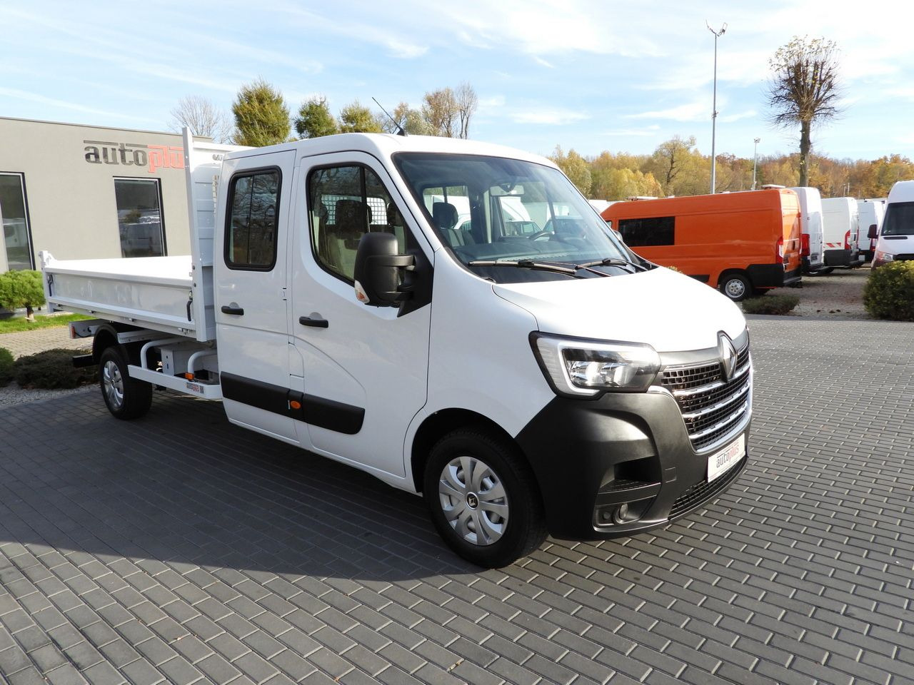 RENAULT MASTER TIPPER DOUBLE CABIN DOKA 6 SEATS CRUISE CONTROL LED LIGHTS AIR CONDITIONING 145HP - Kipper bestelwagen: afbeelding 4 RENAULT MASTER TIPPER DOUBLE CABIN DOKA 6 SEATS CRUISE CONTROL LED LIGHTS AIR CONDITIONING 145HP - Kipper bestelwagen: afbeelding 4