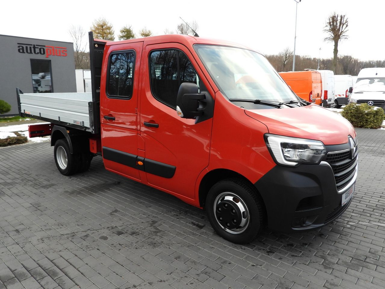 RENAULT MASTER TIPPER DOUBLE CABIN DOKA 6 SEATS CRUISE CONTROL LED LIGHTS TWIN WHEELS AIR CONDITIONING 145HP - Kipper bestelwagen: afbeelding 4 RENAULT MASTER TIPPER DOUBLE CABIN DOKA 6 SEATS CRUISE CONTROL LED LIGHTS TWIN WHEELS AIR CONDITIONING 145HP - Kipper bestelwagen: afbeelding 4