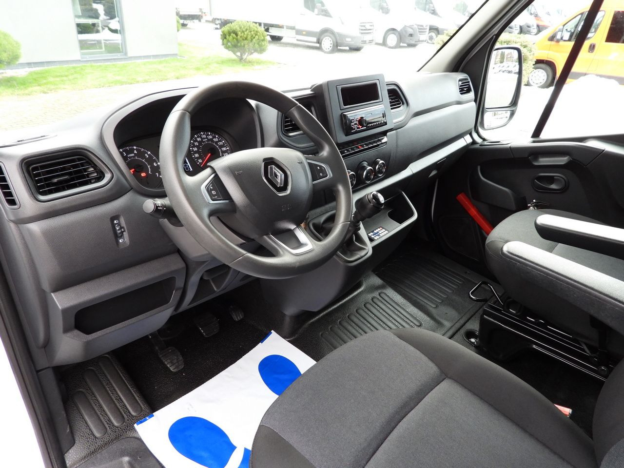 RENAULT MASTER TIPPER DOUBLE CABIN DOKA 6 SEATS CRUISE CONTROL LED LIGHTS TWIN WHEELS AIR CONDITIONING 145HP - Kipper bestelwagen: afbeelding 2 RENAULT MASTER TIPPER DOUBLE CABIN DOKA 6 SEATS CRUISE CONTROL LED LIGHTS TWIN WHEELS AIR CONDITIONING 145HP - Kipper bestelwagen: afbeelding 2