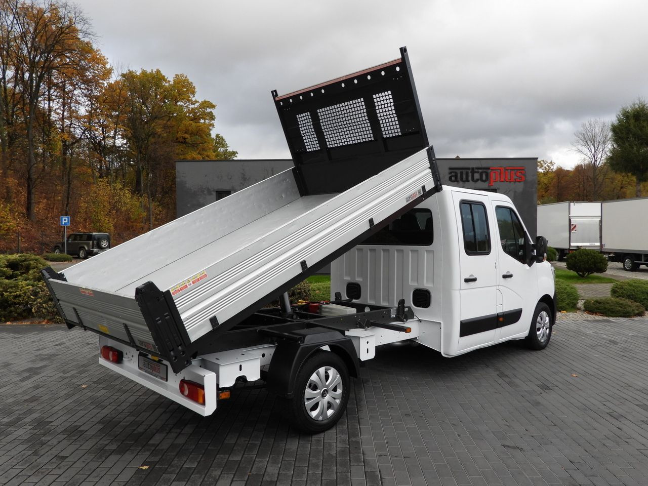 RENAULT MASTER TIPPER DOUBLE CABIN DOKA 7 SEATS CRUISE CONTROL NAVIGATION LED LIGHTS AIR CONDITIONING 145HP - Kipper bestelwagen: afbeelding 3 RENAULT MASTER TIPPER DOUBLE CABIN DOKA 7 SEATS CRUISE CONTROL NAVIGATION LED LIGHTS AIR CONDITIONING 145HP - Kipper bestelwagen: afbeelding 3