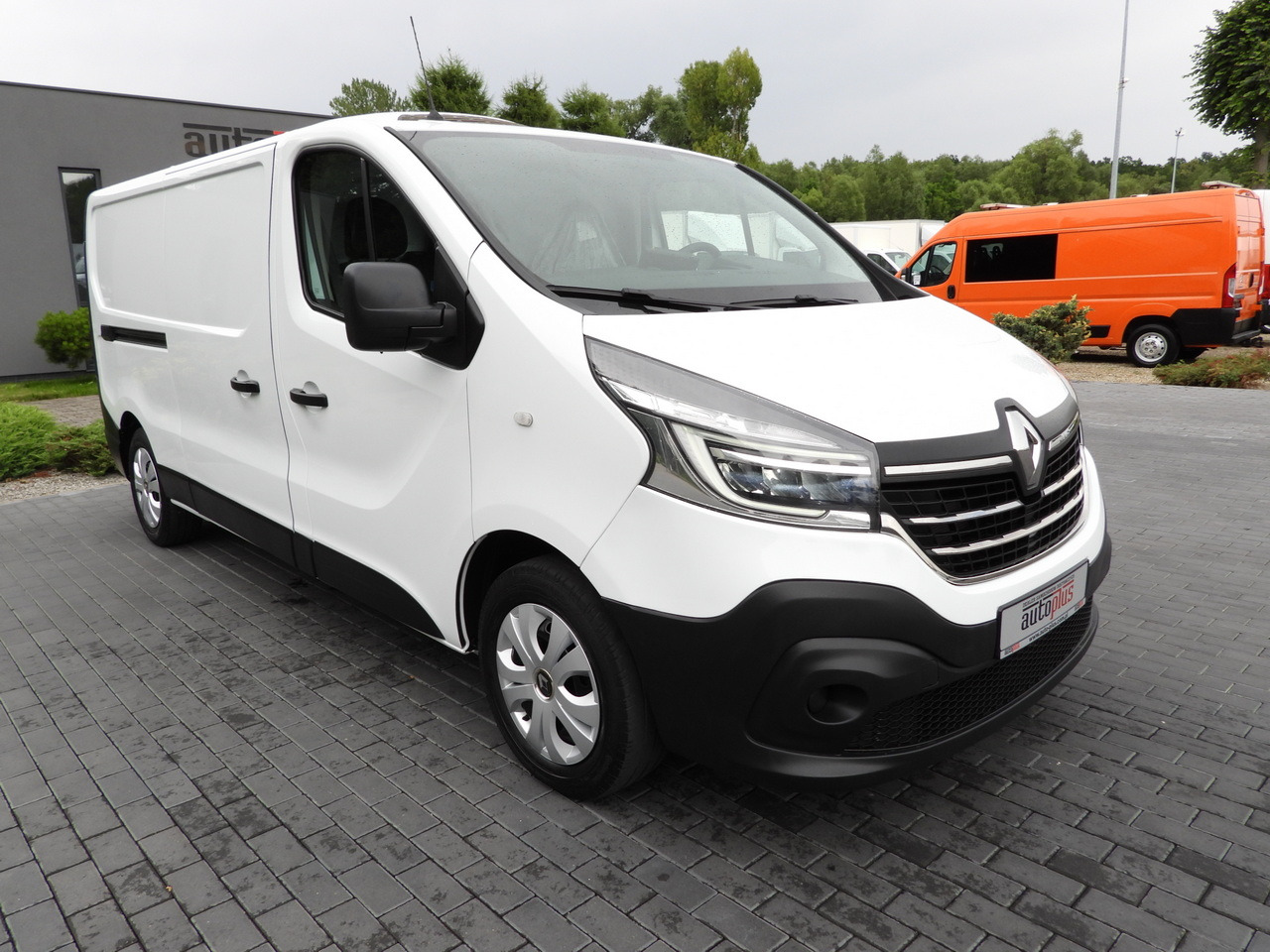 RENAULT TRAFIC REFRIGERATOR VAN -5*C POWER SUPPLY 230V CRUISE CONTROL LED LIGHTS AIR CONDITIONING 120HP - Koelwagen: afbeelding 4 RENAULT TRAFIC REFRIGERATOR VAN -5*C POWER SUPPLY 230V CRUISE CONTROL LED LIGHTS AIR CONDITIONING 120HP - Koelwagen: afbeelding 4