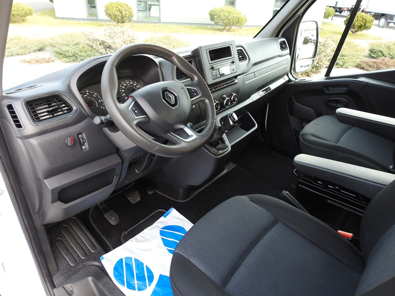 Renault MASTER KIPPER DOPPELKABINE DOKA 6 SITZE TEMPOMAT - Kipper bestelwagen, Bestelwagen met dubbele cabine: afbeelding 2 Renault MASTER KIPPER DOPPELKABINE DOKA 6 SITZE TEMPOMAT - Kipper bestelwagen, Bestelwagen met dubbele cabine: afbeelding 2