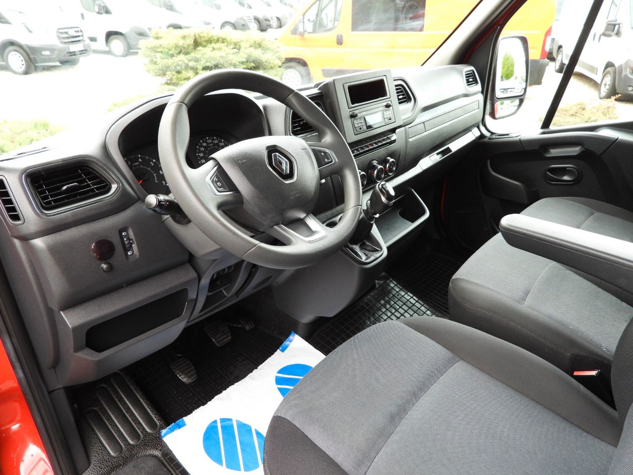 Renault MASTER PRITSCHE PLANE 10 PALETTEN WEBASTO A/C - Schuifzeilen bestelwagen: afbeelding 2 Renault MASTER PRITSCHE PLANE 10 PALETTEN WEBASTO A/C - Schuifzeilen bestelwagen: afbeelding 2