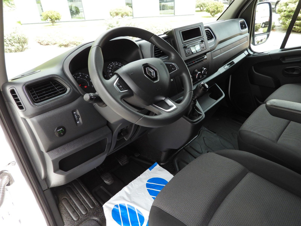 Renault MASTER PRITSCHE PLANE 10 PALETTEN WEBASTO A/C - Schuifzeilen bestelwagen: afbeelding 2 Renault MASTER PRITSCHE PLANE 10 PALETTEN WEBASTO A/C - Schuifzeilen bestelwagen: afbeelding 2