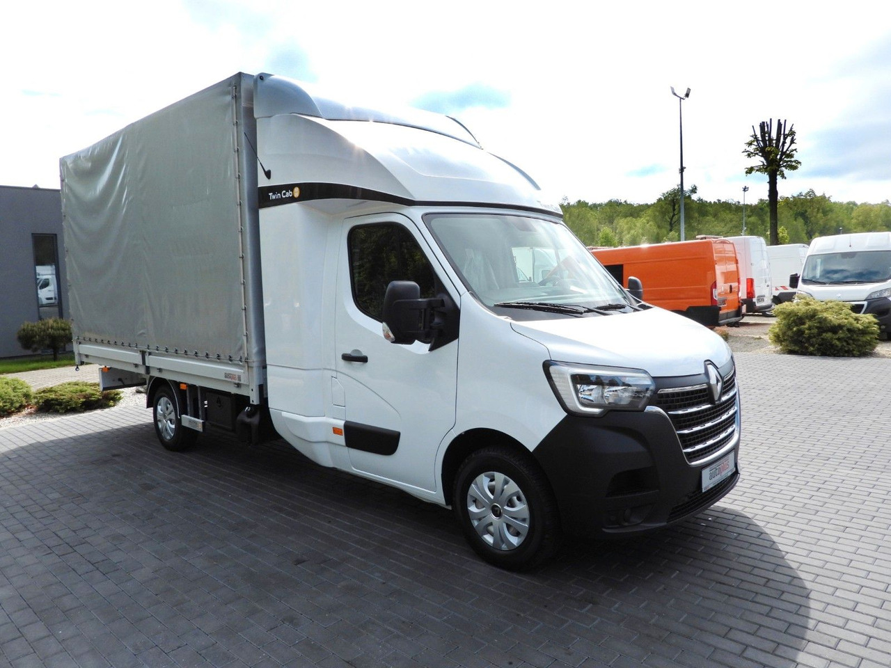 Renault MASTER PRITSCHE PLANE 8 PALETTEN TEMPOMAT A/C - Schuifzeilen bestelwagen, Bestelwagen met dubbele cabine: afbeelding 4 Renault MASTER PRITSCHE PLANE 8 PALETTEN TEMPOMAT A/C - Schuifzeilen bestelwagen, Bestelwagen met dubbele cabine: afbeelding 4