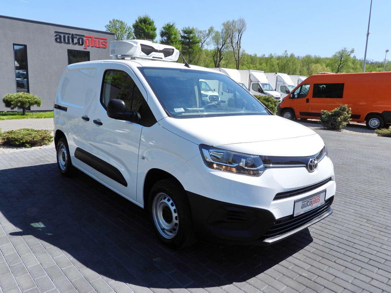 TOYOTA PROACE CITY REFRIGERATOR VAN -15*C POWER SUPPLY 230V CRUISE CONTROL AIR CONDITIONING 100HP - Koelwagen: afbeelding 4 TOYOTA PROACE CITY REFRIGERATOR VAN -15*C POWER SUPPLY 230V CRUISE CONTROL AIR CONDITIONING 100HP - Koelwagen: afbeelding 4