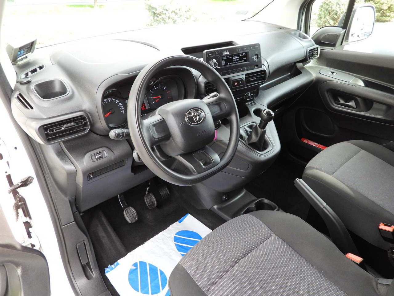 TOYOTA PROACE CITY REFRIGERATOR VAN -15*C POWER SUPPLY 230V CRUISE CONTROL AIR CONDITIONING 100HP - Koelwagen: afbeelding 2 TOYOTA PROACE CITY REFRIGERATOR VAN -15*C POWER SUPPLY 230V CRUISE CONTROL AIR CONDITIONING 100HP - Koelwagen: afbeelding 2