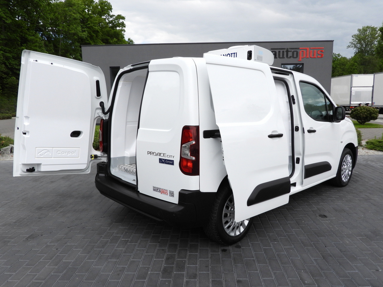 TOYOTA PROACE CITY REFRIGERATOR VAN -15*C POWER SUPPLY 230V CRUISE CONTROL AIR CONDITIONING 100HP - Koelwagen: afbeelding 3 TOYOTA PROACE CITY REFRIGERATOR VAN -15*C POWER SUPPLY 230V CRUISE CONTROL AIR CONDITIONING 100HP - Koelwagen: afbeelding 3