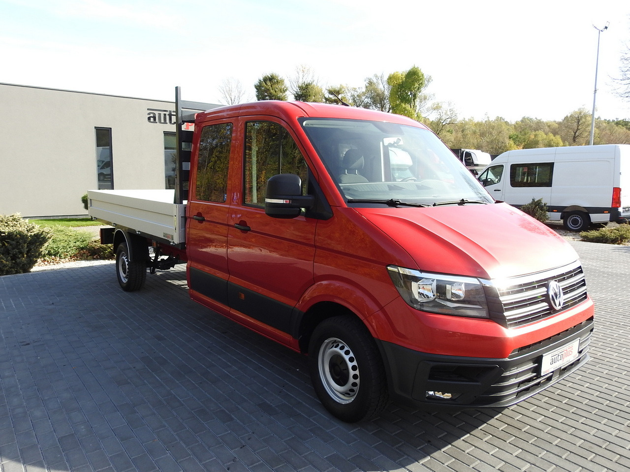 VOLKSWAGEN CRAFTER STAKE BODY DOUBLE CABIN DOKA 7 SEATS AIR CONDITIONING 140HP - Bestelwagen open laadbak: afbeelding 4 VOLKSWAGEN CRAFTER STAKE BODY DOUBLE CABIN DOKA 7 SEATS AIR CONDITIONING 140HP - Bestelwagen open laadbak: afbeelding 4