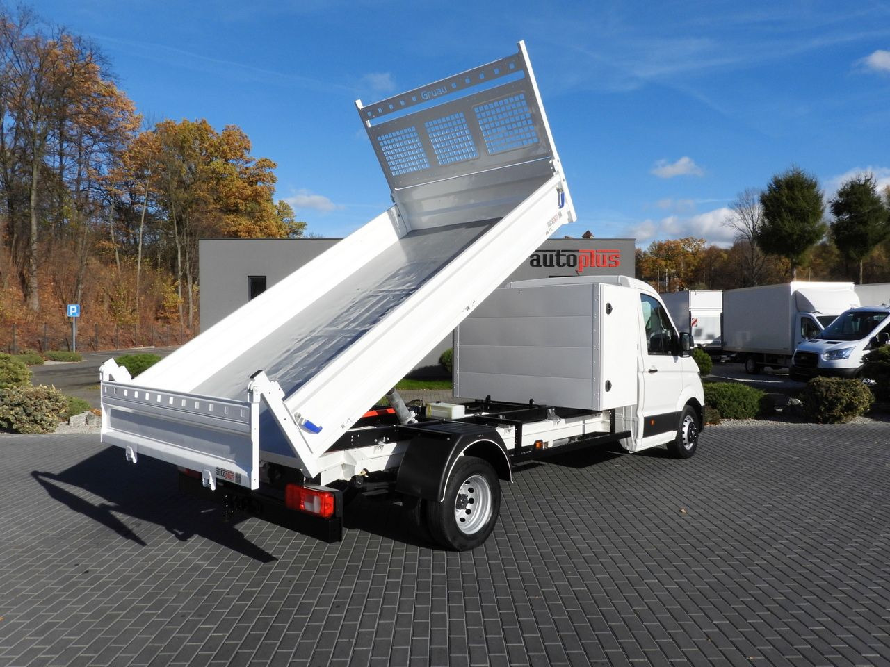 VOLKSWAGEN CRAFTER TIPPER CRUISE CONTROL NAVIGATION TWIN WHEELS AIR CONDITIONING 180HP - Kipper bestelwagen: afbeelding 3 VOLKSWAGEN CRAFTER TIPPER CRUISE CONTROL NAVIGATION TWIN WHEELS AIR CONDITIONING 180HP - Kipper bestelwagen: afbeelding 3