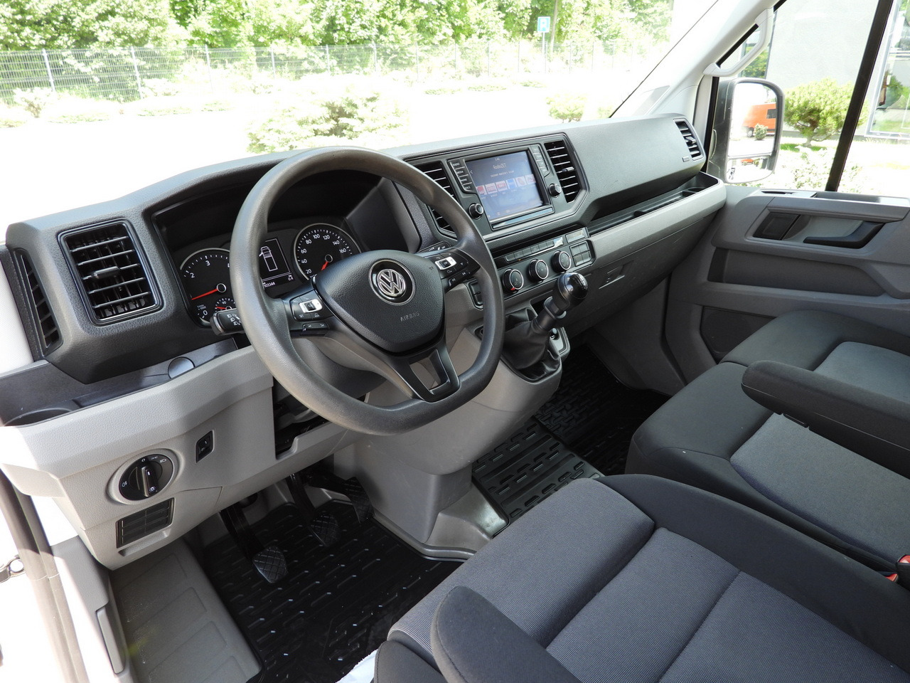 VOLKSWAGEN CRAFTER TIPPER CRUISE CONTROL TWIN WHEELS AIR CONDITIONING 180HP - Kipper bestelwagen: afbeelding 2 VOLKSWAGEN CRAFTER TIPPER CRUISE CONTROL TWIN WHEELS AIR CONDITIONING 180HP - Kipper bestelwagen: afbeelding 2