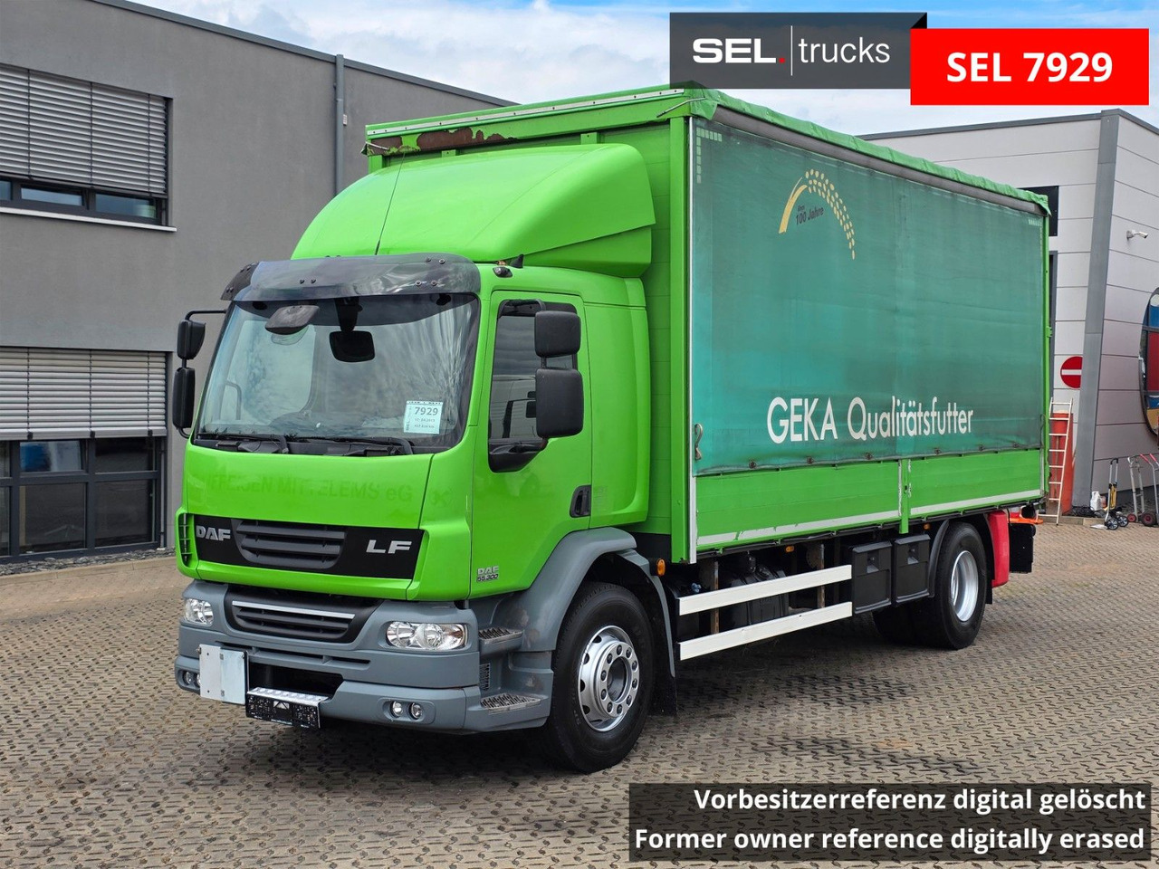DAF FA LF 55.300 / Ladebordwand + Kofferseite - Schuifzeilen vrachtwagen: afbeelding 1 DAF FA LF 55.300 / Ladebordwand + Kofferseite - Schuifzeilen vrachtwagen: afbeelding 1