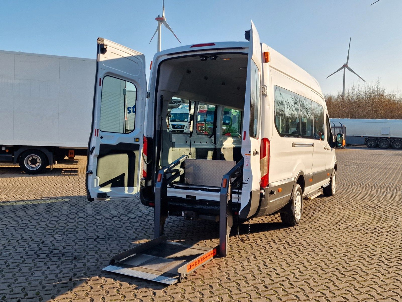 Ford Transit / Transport von Personen im Rollstuhl - Gesloten bestelwagen: afbeelding 1 Ford Transit / Transport von Personen im Rollstuhl - Gesloten bestelwagen: afbeelding 1
