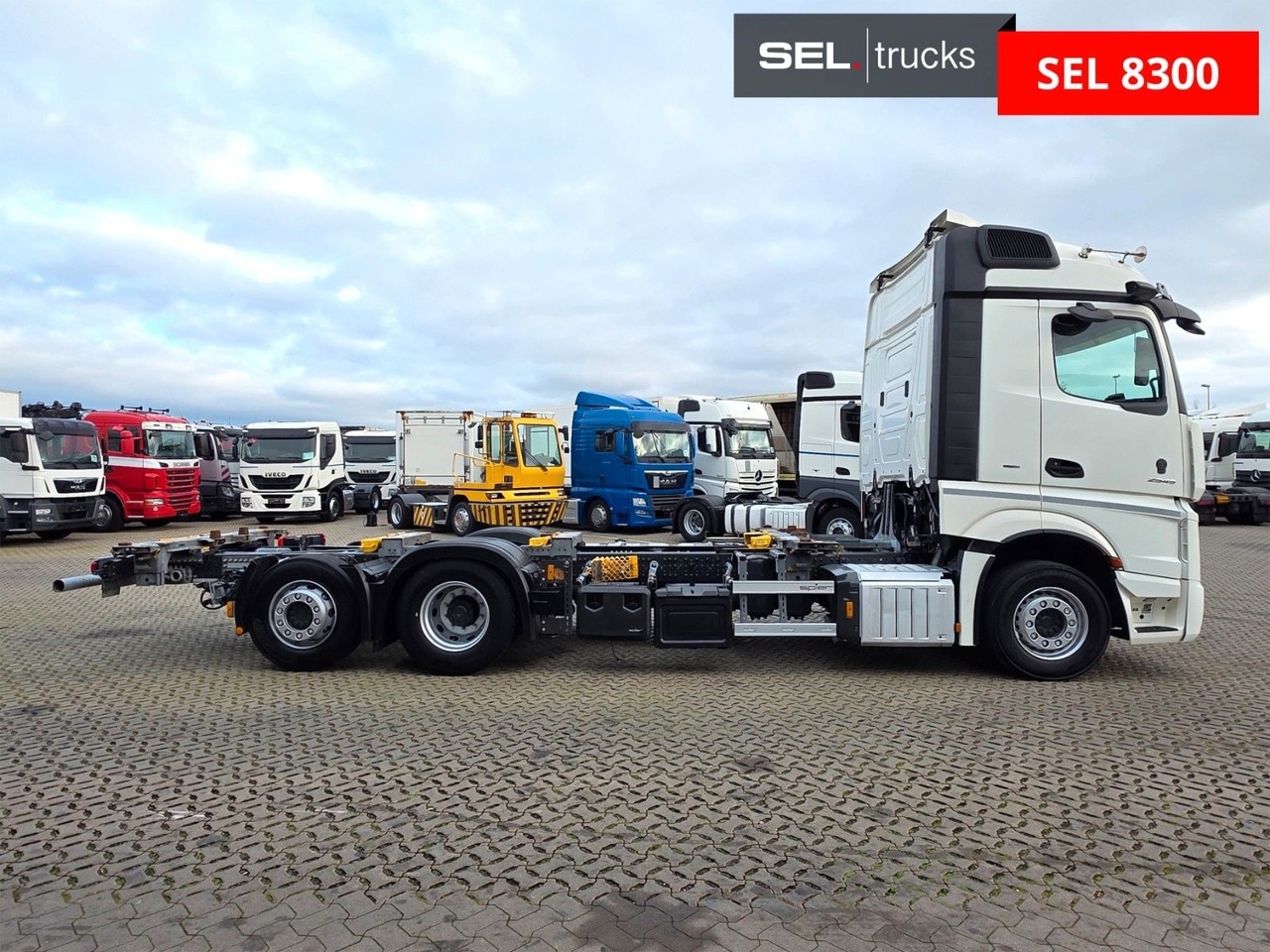 Mercedes-Benz Actros 2545 /Retarder/2 Tanks/Xenon/Liftachse/6D - Containertransporter/ Wissellaadbak vrachtwagen: afbeelding 4 Mercedes-Benz Actros 2545 /Retarder/2 Tanks/Xenon/Liftachse/6D - Containertransporter/ Wissellaadbak vrachtwagen: afbeelding 4
