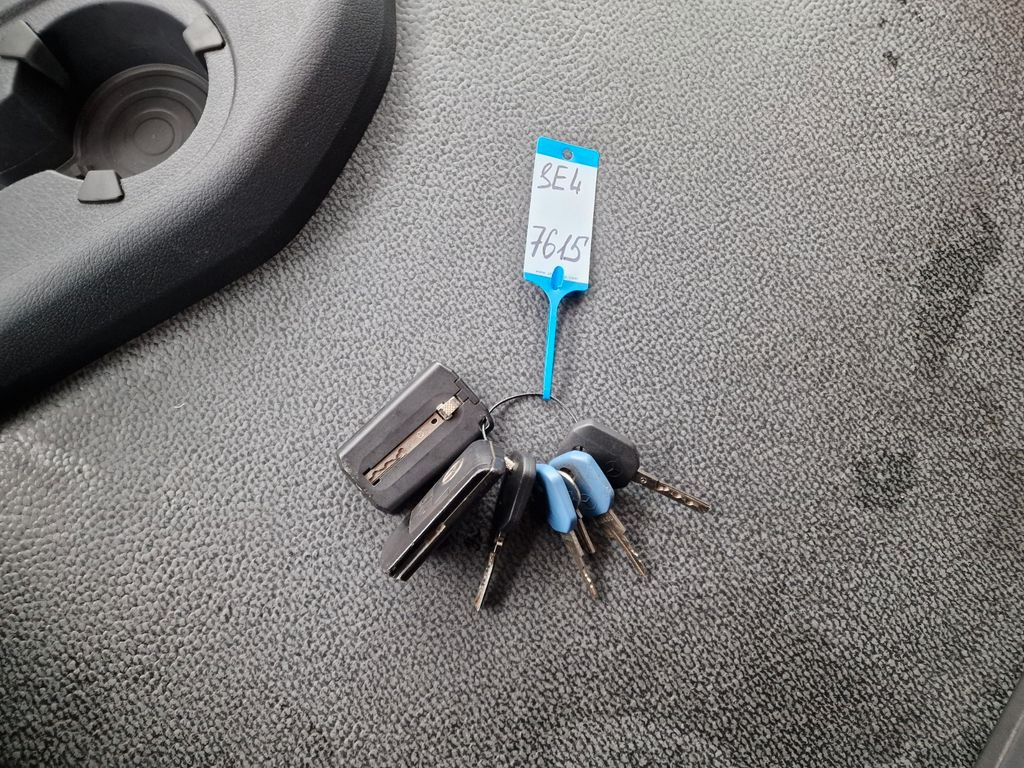 Schuifzeilen vrachtwagen Mercedes-Benz Antos 1840 Mercedes-Benz Antos 1840: afbeelding 24 Schuifzeilen vrachtwagen Mercedes-Benz Antos 1840 Mercedes-Benz Antos 1840: afbeelding 24