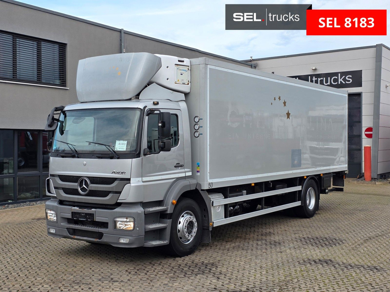 Mercedes-Benz Axor 1826 / Ladebordwand / Carrier Supra 1250 Mt - Koelwagen vrachtwagen: afbeelding 1 Mercedes-Benz Axor 1826 / Ladebordwand / Carrier Supra 1250 Mt - Koelwagen vrachtwagen: afbeelding 1