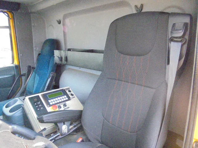 Vuilniswagen DAF 75.240 75 240 6X2: afbeelding 9