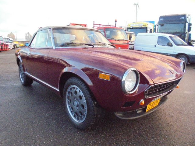 Fiat 124 SPIDER 2000 USA - Personenwagen: afbeelding 3 Fiat 124 SPIDER 2000 USA - Personenwagen: afbeelding 3