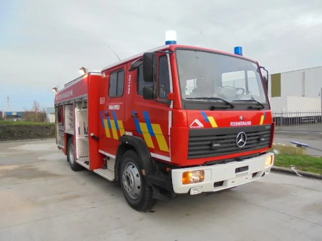 Mercedes-Benz 1124 F - Brandweerwagen: afbeelding 3 Mercedes-Benz 1124 F - Brandweerwagen: afbeelding 3