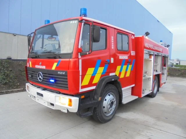 Mercedes-Benz 1124 F - Brandweerwagen: afbeelding 1 Mercedes-Benz 1124 F - Brandweerwagen: afbeelding 1