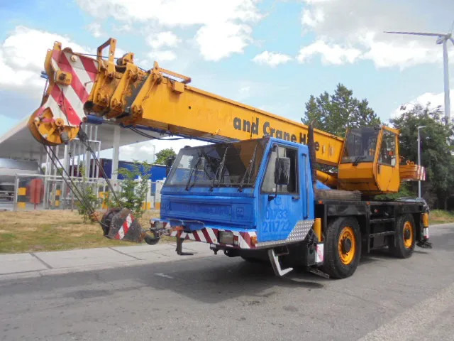 PPM ATT 350 4X4X4 - Alle terrein kraan: afbeelding 1 PPM ATT 350 4X4X4 - Alle terrein kraan: afbeelding 1