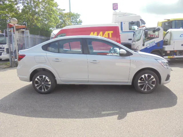 Renault Taliant 1.0 TURBO NEW TAX FREE - Sedan: afbeelding 4 Renault Taliant 1.0 TURBO NEW TAX FREE - Sedan: afbeelding 4