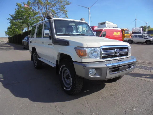 Toyota Land Cruiser HZJ76L 4X4 EXPORT OUTSIDE EU ONLY - Personenwagen: afbeelding 3 Toyota Land Cruiser HZJ76L 4X4 EXPORT OUTSIDE EU ONLY - Personenwagen: afbeelding 3