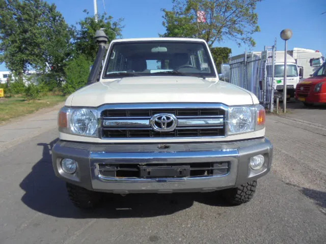 Toyota Land Cruiser HZJ76L 4X4 EXPORT OUTSIDE EU ONLY - Personenwagen: afbeelding 2 Toyota Land Cruiser HZJ76L 4X4 EXPORT OUTSIDE EU ONLY - Personenwagen: afbeelding 2