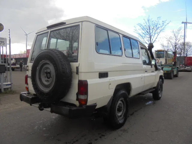 Toyota Land Cruiser HZJ78L 4WD EXPORT OUT EU ONLY - Personenwagen: afbeelding 5 Toyota Land Cruiser HZJ78L 4WD EXPORT OUT EU ONLY - Personenwagen: afbeelding 5