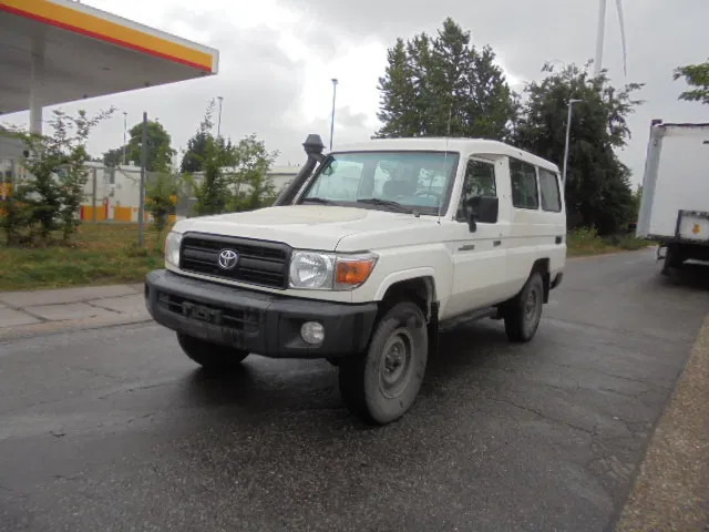 Toyota Land Cruiser HZJ78L 4X4 EXPORT OUTSIDE EU ONLY - Personenwagen: afbeelding 1 Toyota Land Cruiser HZJ78L 4X4 EXPORT OUTSIDE EU ONLY - Personenwagen: afbeelding 1