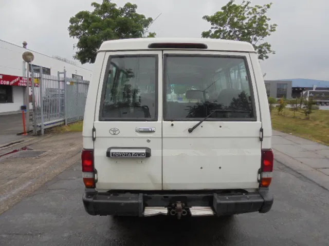 Toyota Land Cruiser HZJ78L 4X4 EXPORT OUTSIDE EU ONLY - Personenwagen: afbeelding 5 Toyota Land Cruiser HZJ78L 4X4 EXPORT OUTSIDE EU ONLY - Personenwagen: afbeelding 5