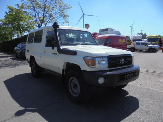 Toyota Land Cruiser HZJ78L 4X4 EXPORT OUTSIDE EU ONLY - Personenwagen: afbeelding 3 Toyota Land Cruiser HZJ78L 4X4 EXPORT OUTSIDE EU ONLY - Personenwagen: afbeelding 3