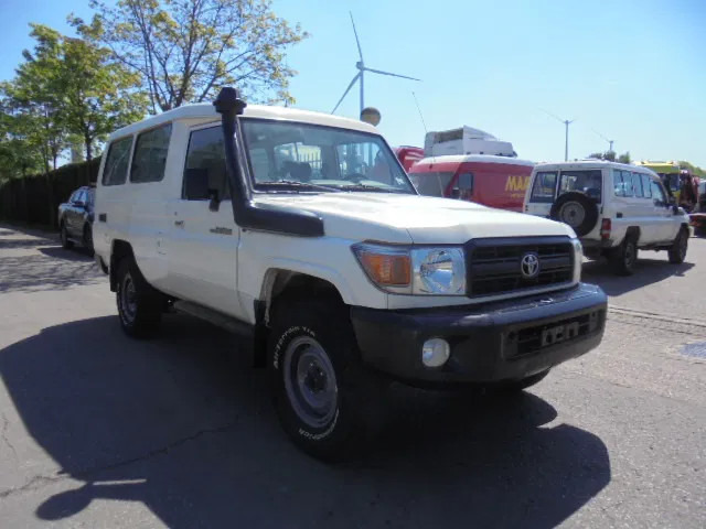 Toyota Land Cruiser HZJ78L 4X4 EXPORT OUTSIDE EU ONLY - Personenwagen: afbeelding 3 Toyota Land Cruiser HZJ78L 4X4 EXPORT OUTSIDE EU ONLY - Personenwagen: afbeelding 3