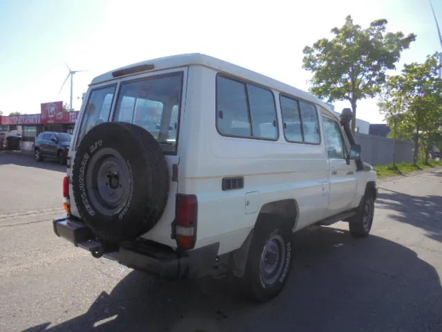 Toyota Land Cruiser HZJ78L 4X4 EXPORT OUTSIDE EU ONLY - Personenwagen: afbeelding 5 Toyota Land Cruiser HZJ78L 4X4 EXPORT OUTSIDE EU ONLY - Personenwagen: afbeelding 5