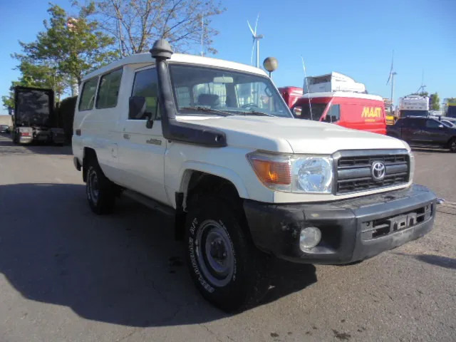 Toyota Land Cruiser HZJ78L 4X4 EXPORT OUTSIDE EU ONLY - Personenwagen: afbeelding 3 Toyota Land Cruiser HZJ78L 4X4 EXPORT OUTSIDE EU ONLY - Personenwagen: afbeelding 3